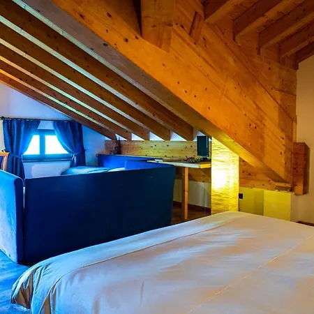 Crest Alpine & Champoluc