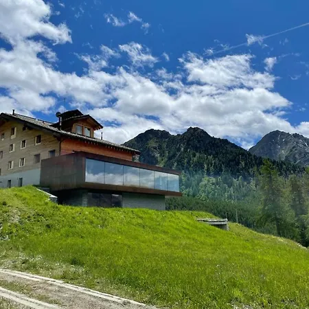 Crest Alpine & Resort